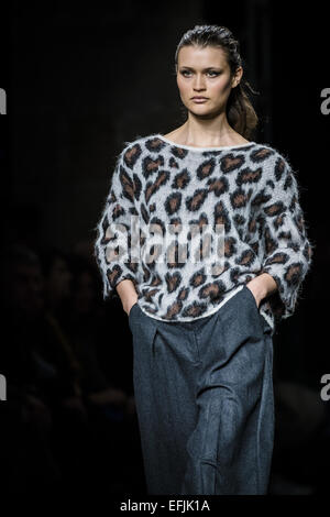 Barcelona, Spanien. 5. Februar 2015. Models auf dem Laufsteg präsentieren die neue Escorpion Kollektion von der who am 080 Barcelona Fashion. 5. Februar 2015. Bildnachweis: Matthias Oesterle/ZUMA Wire/ZUMAPRESS.com/Alamy Live-Nachrichten Stockfoto