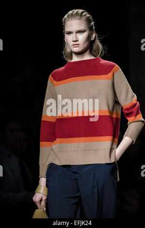 Barcelona, Spanien. 5. Februar 2015. Models auf dem Laufsteg präsentieren die neue Escorpion Kollektion von der who am 080 Barcelona Fashion. 5. Februar 2015. Bildnachweis: Matthias Oesterle/ZUMA Wire/ZUMAPRESS.com/Alamy Live-Nachrichten Stockfoto