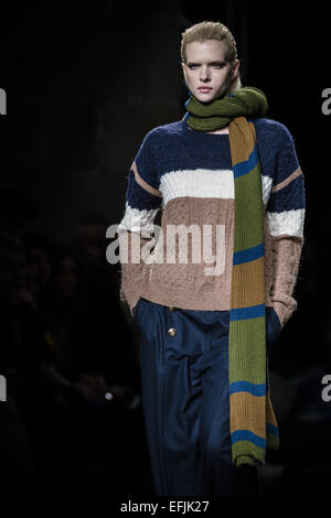 Barcelona, Spanien. 5. Februar 2015. Models auf dem Laufsteg präsentieren die neue Escorpion Kollektion von der who am 080 Barcelona Fashion. 5. Februar 2015. Bildnachweis: Matthias Oesterle/ZUMA Wire/ZUMAPRESS.com/Alamy Live-Nachrichten Stockfoto