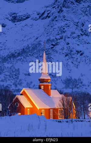 Flakstad Kirche im Abendlicht, Flakstadoya, Lofoten, Nordland, Norwegen Stockfoto