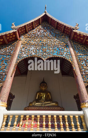 Vertikale Ansicht von den Wat Chiang Mun, der älteste Tempel in Chiang Mai. Stockfoto
