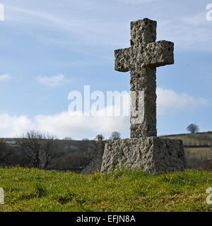 Friedhof Kreuz in Widecombe in das Moor, Nationalpark Dartmoor, Devon, UK Stockfoto