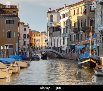 Gondelbahn auf den Rio di San Trovaso, Dorsoduro, Venedig, Italien Stockfoto