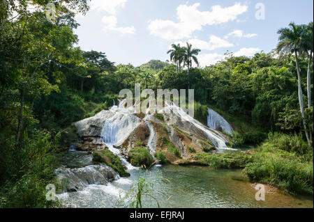 Eine von der unteren Wasserfälle El Nicho befindet sich am Fluss Hanabanilla in den Escambray Bergen, Provinz Cienfuegos, Kuba. Stockfoto