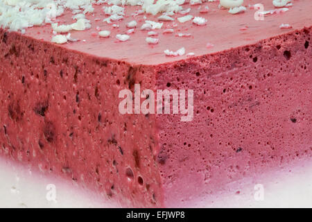 Himbeer-Sahne-Torte schneiden Detail Stockfoto