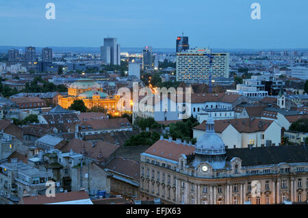 Blick vom oberen Teil der Stadt, unter Stadt mit Nationaltheater, Zagreb, Kroatien Stockfoto