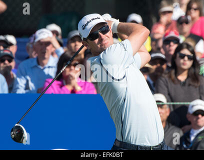 Torery Kiefern, Kalifornien, USA. 5. Februar 2015. Justin Rose von England spielt seinen Abschlag auf das 1. Loch der Südplatz in der ersten Runde von den Bauern Insurance Open in Torrey Pines Golf Course am 5. Februar 2015 in San Diego, Kalifornien. Bildnachweis: Doug Gifford/ZUMA Draht/Alamy Live-Nachrichten Stockfoto