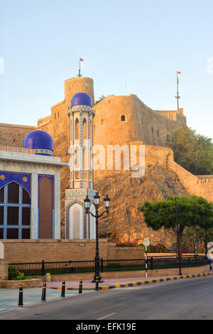 Späten Nachmittag in der Masjid Al Khor Mosque und Al Mirani Fort, in der alten Stadt Muscat, der Hauptstadt des Oman. Stockfoto