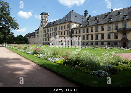 Der City Palace Fulda mit Schlossterrasse. Von hier aus führt der Weg in den Schlosspark und Orangerie. Diese barocke Stadtschloss entstand aus dem Jahr 1706 bis 1714 als Residenz der Fürst-Äbte und späteren Fürstbischöfe. Foto: Klaus Nowottnick Datum: Stockfoto