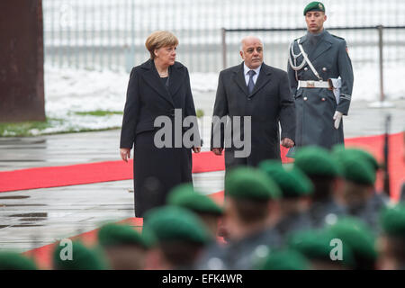 Berlin, Deutschland. 6. Februar 2015. Deutsche Bundeskanzlerin Angela Merkel (CDU) erhält der irakische Ministerpräsident Haider al-Abadi in Berlin, 6. Februar 2015. : Bildnachweis MAURIZIO GAMBARINI/Dpa: Dpa picture-Alliance/Alamy Live News Stockfoto