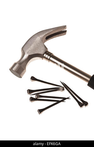 Hammer und Nägel, isoliert auf weiss Stockfoto