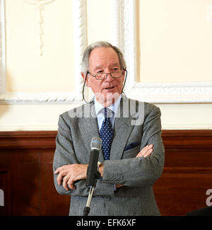 Michael Buerk, Dschungel-Überlebender des Jahres, der Oldie des Jahres 2015 Stockfoto