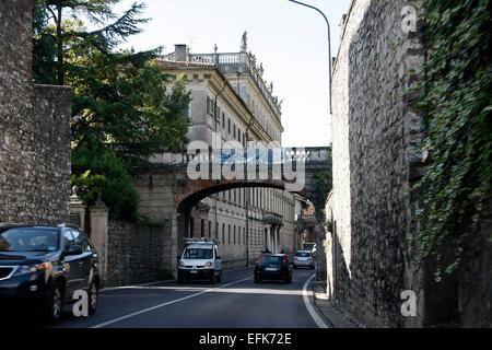 Gargnano liegt am Westufer des Gardasees in der Provinz Brescia in der Lombardei, liegt an der Gardesana (State Road 49). Gargnano wurde im Jahre 973 erwähnt. Foto: Klaus Nowottnick Datum: 27. August 2014 Stockfoto