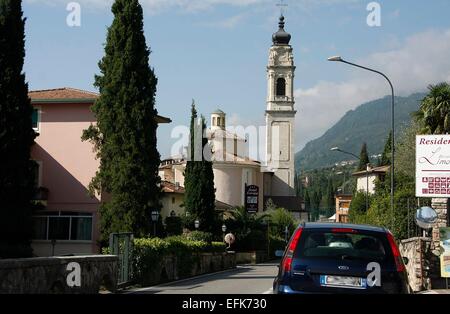 Gargnano liegt am Westufer des Gardasees in der Provinz Brescia in der Lombardei, liegt an der Gardesana (State Road 49). Gargnano wurde im Jahre 973 erwähnt. Foto: Klaus Nowottnick Datum: 27. August 2014 Stockfoto