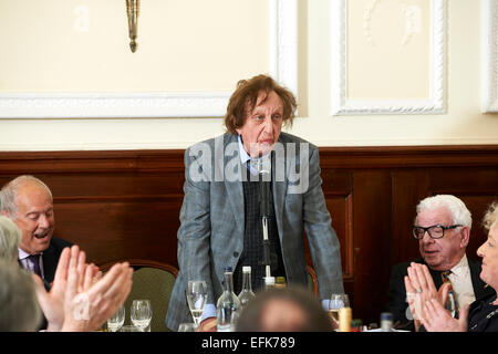 Ken Dodd (Tattifilarious) Oldie des Jahres bei der Oldie des Jahres Awards 2015 mit Giles Brandreth und Barry Cryer Stockfoto