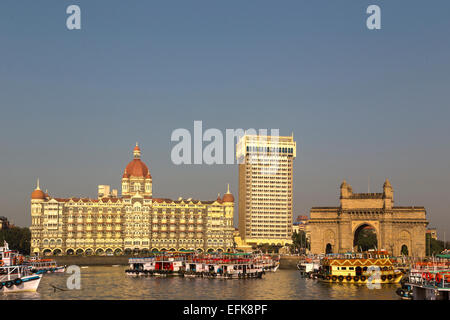 Colaba, Mumbai, Maharashtra, Indien Bezirk, Gateway of India und Taj Hotel im frühen Morgenlicht Stockfoto