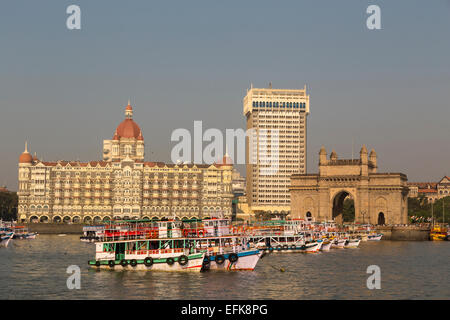 Colaba, Mumbai, Maharashtra, Indien Bezirk, Gateway of India und Taj Hotel im frühen Morgenlicht Stockfoto