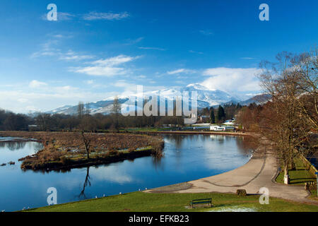 Ben Ledi und der Fluß Teith von Callander, Loch Lomond und Trossachs National Park, Stirlingshire Stockfoto