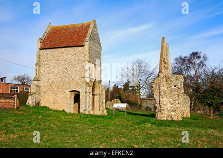 Ein Blick auf die Ruinen der Karmeliter Kloster von St. Mary in Burnham Norton, Norfolk, England, Vereinigtes Königreich. Stockfoto