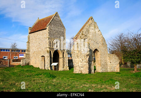 Ein Blick auf die Ruinen der Karmeliter Kloster von St. Mary in Burnham Norton, Norfolk, England, Vereinigtes Königreich. Stockfoto