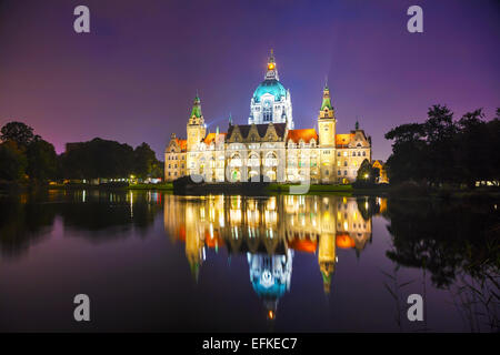 Neues Rathaus in Hannover in der Nacht Stockfoto