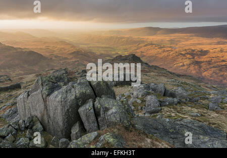 Ausbruch von Sonnenlicht über Eskdale Tal aus Harter fiel, englischen Lake District Stockfoto