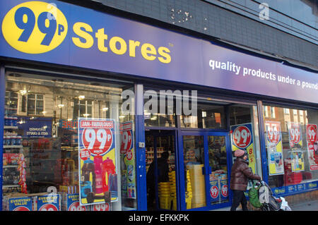 London, UK. 6. Februar 2015. Poundland 99p kaufen speichert die 251 Geschäfte für £ 55 Millionen hat. Bildnachweis: JOHNNY ARMSTEAD/Alamy Live-Nachrichten Stockfoto