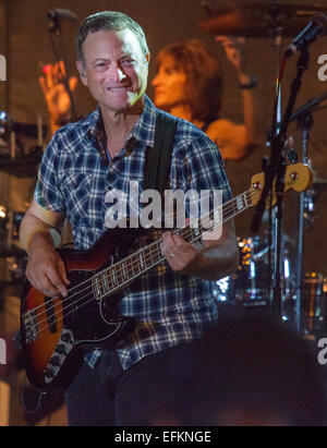 Schauspieler Gary Sinise und Lt. Dan Band führen für die Truppen auf Z.B. Warren Air Force Base 17. August 2014 in Cheyenne, Wyoming. Stockfoto