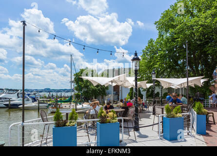 Cafe am Potomac Wasser vom Torpedo Factory Art Center, Alexandria, Virginia, USA Stockfoto