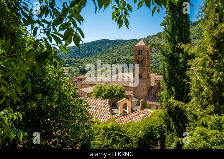 Dorf von Moustiers Ste Marie, Alpes de Haute Provence, Parc Naturel Regional du Verdon, (Labellisé les plus beaux villages de France) Stockfoto