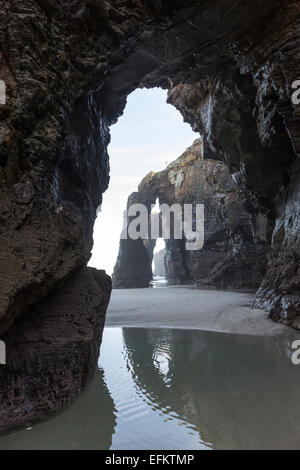 Bildung in den Touristenort Playa de Las Catedrales, Strand der Kathedralen, Ribadeo Bögen. Galicien Stockfoto