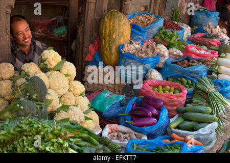 Obstverkäufer in Bhaktapur UNESCO World Heritage Site. Tal von Kathmandu-Nepal Stockfoto