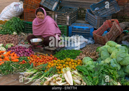 Obstverkäufer in Bhaktapur UNESCO World Heritage Site. Tal von Kathmandu-Nepal Stockfoto