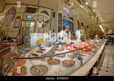 Frischer Fisch im Kaufhaus Harrods in Knightsbridge, London Stockfoto