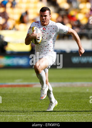 Wellington, Neuseeland. 6. Februar 2015. Englands Tom Bowen macht eine Pause. Tag eins der HSBC Sevens, Westpac Stadium, Wellington, Neuseeland. Freitag, 6. Februar 2015. Bildnachweis: Aktion Plus Sport/Alamy Live-Nachrichten Stockfoto