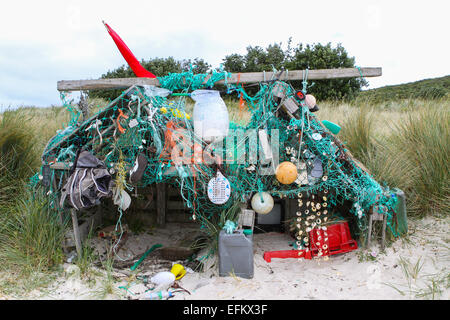 Handgefertigte Küsten Hütte aus recycelten Strand Ablagerungen, die Scilly-inseln, Großbritannien Stockfoto