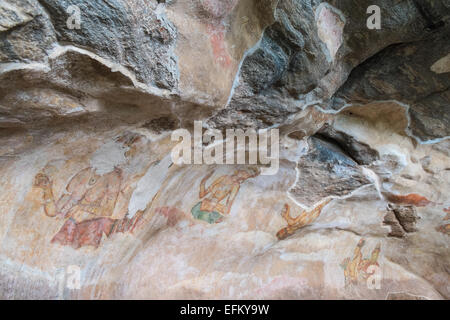 Alte Fresken der Jungfrauen auf Höhlenwand zur Felsenfestung Sigiriya, Sigiriya, Sri Lanka, Sigiriya, Sri Lanka, Rock, Unesco, Höhle, Kunst Stockfoto