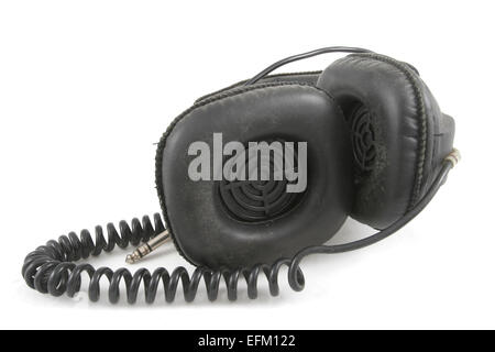 Alte Kopfhörer isoliert auf weißem Hintergrund Stockfoto