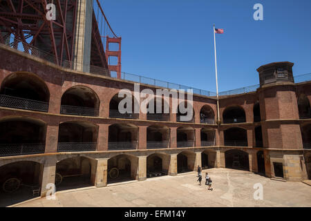 abgestufte Ziegel Kasematten, Ehrenhof, am Meer Fort, Fort Point National Historic Site, San Francisco, Kalifornien Stockfoto