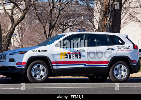 ABC Eyewitness News LKW im Feld - USA Stockfoto