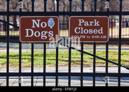 Keine Hunde anmelden Park Zaun - USA Stockfoto