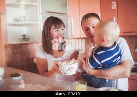 Glückliche Familie kochen Küche Stockfoto