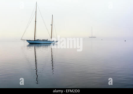 Connecticut River in Essex, Segelboote Morgennebel Stockfoto