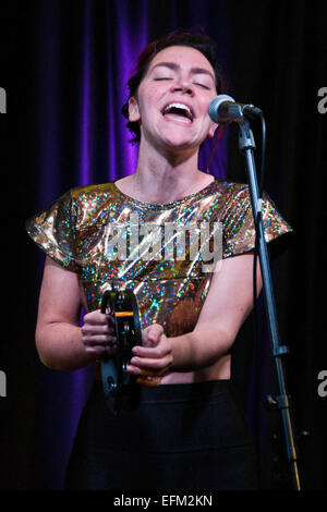 Bala Cynwyd, Pennsylvania, USA. 6. Februar 2015. Amerikanische Indie-Pop-Sängerin Gwen führt auf Radio 104,5 Performance Theater am 6. Februar 2015 in Bala Cynwyd, Pennsylvania, USA. Bildnachweis: Paul Froggatt/Alamy Live-Nachrichten Stockfoto