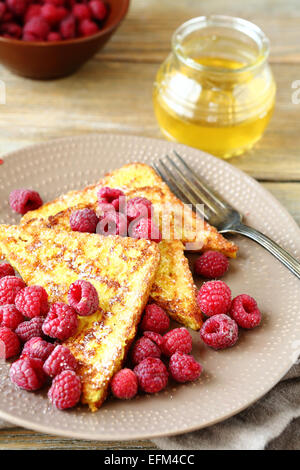 Leckere French-Toast mit Himbeeren, Essen Stockfoto