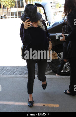 Ashley Olsen hält ihren Kopf nach unten, als sie am internationalen Flughafen Los Angeles (LAX) Flughafen ankommt Featuring: Ashley Olsen wo: Los Angeles, California, Vereinigte Staaten von Amerika bei: 4. August 2014 Stockfoto