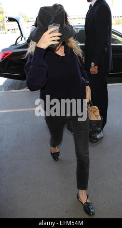 Ashley Olsen hält ihren Kopf nach unten, als sie am internationalen Flughafen Los Angeles (LAX) Flughafen ankommt Featuring: Ashley Olsen wo: Los Angeles, California, Vereinigte Staaten von Amerika bei: 4. August 2014 Stockfoto