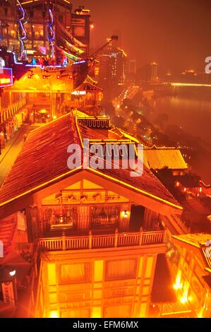 Chongqing, China am Hongyadong Hang Gebäude in der Nacht Stockfoto