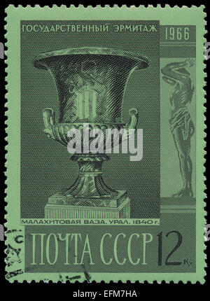 UdSSR - ca. 1966: Eine Briefmarke gedruckt in USSR zeigt Malachit Vase, Serie, ca. 1966 Stockfoto