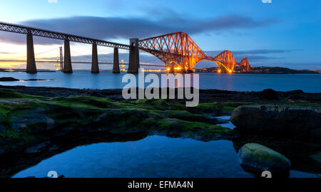 Forth Rail Bridge aus South Queensferry, Firth of Forth, Schottland, UK Stockfoto